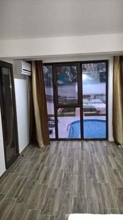 Vila Hercules Dubova Ngoại thất bức ảnh