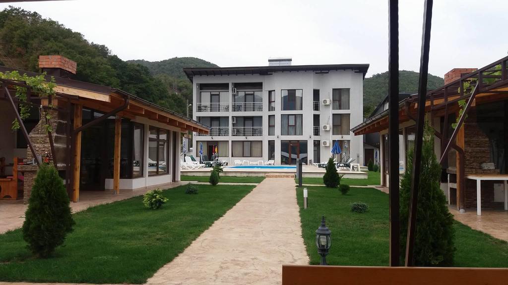 Vila Hercules Dubova Ngoại thất bức ảnh