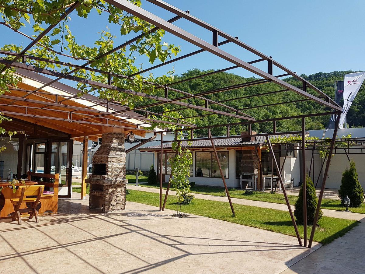 Vila Hercules Dubova Ngoại thất bức ảnh
